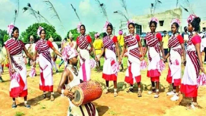 Vishwa adivasi Diwas par nibandh, विश्व आदिवासी दिवस निबंध